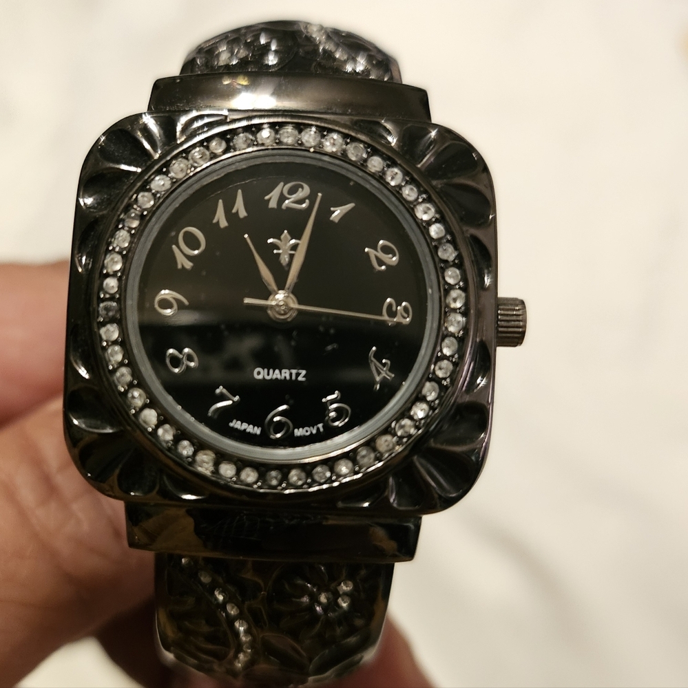 Ladies fashion bracelet watch